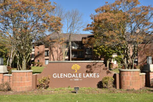 Glendale Lakes Condominiums 1600 W Green Tree Rd 202 in Glendale wi. List Price: $245,000