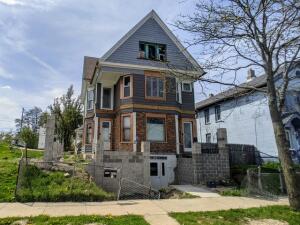 2329 N Vel R Phillips Ave in Milwaukee wi. List Price: $225,000