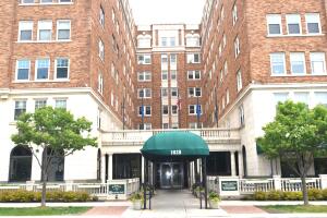 Knickerbocker on the Lake 1028 E Juneau Ave 508 in Milwaukee wi. List Price: $139,800