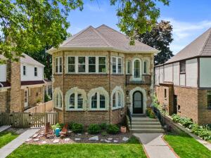 Lake View Condominium 609 E Lake View Ave  in Whitefish Bay wi. List Price: $589,000