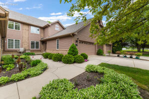 Twin Oaks of Tuckaway 7519 W Mallory Way  in Franklin wi. List Price: $375,000