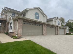 Autumn Ridge 9275 S 51st St  in Franklin wi. List Price: $339,000