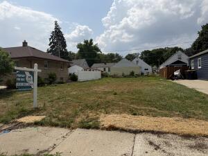 1475 S 94th  St in West Allis wi. List Price: $40,000