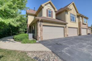 Woodlake Village 8667 S Deerwood Ln  in Franklin wi. List Price: $389,900