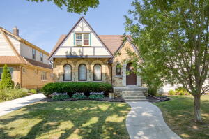 2571 N 62nd St in Wauwatosa wi. List Price: $435,000