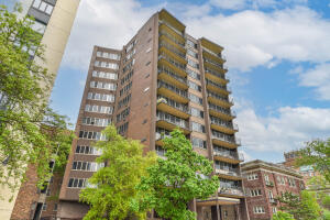 Summit House 1919 N Summit Ave 1C in Milwaukee wi. List Price: $227,900