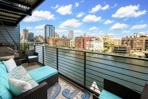 The Point on the River 106 W Seeboth St 616 in Milwaukee wi. List Price: $450,000