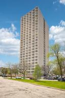 Bay View Terrace 2525 S Shore Dr 14B in Milwaukee wi. List Price: $155,000