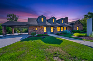 208 N Main St in Thiensville wi. List Price: $975,000