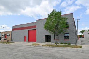 2121 S 55th St in West Allis wi. List Price: $4,000