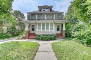 2013 E Wood Pl in Shorewood wi. List Price: $484,900