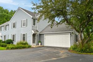 Courts of Ville du Parc 12511 N Woodberry Dr 5 in Mequon wi. List Price: $375,000