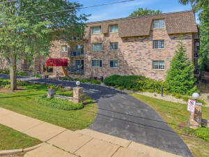 Green Tree Lake Estates 1730 W Green Tree Rd 309 in Glendale wi. List Price: $185,000