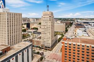 Wisconsin Tower 606 W Wisconsin Ave 1801 in Milwaukee wi. List Price: $595,000
