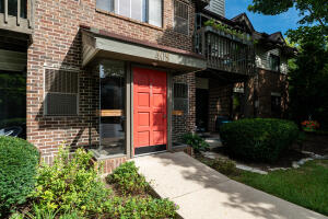 Village Estates Condominium 409 N Main St B in Thiensville wi. List Price: $260,000