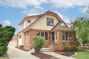 2625 N 69th St in Wauwatosa wi. List Price: $405,000
